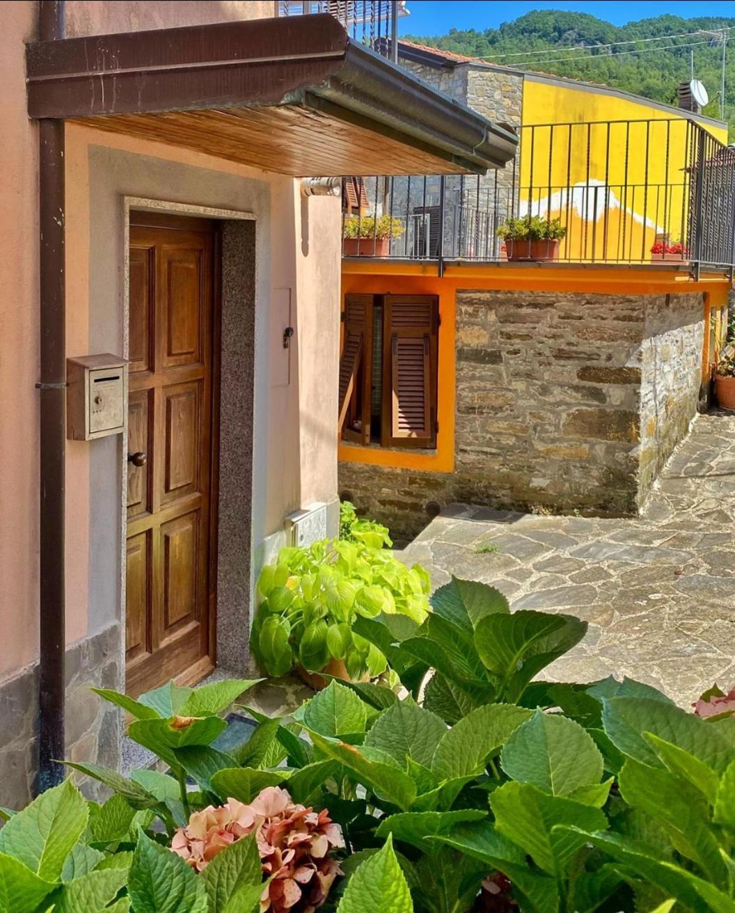 La Casetta Rosa Rocchetta di Vara ภายนอก รูปภาพ